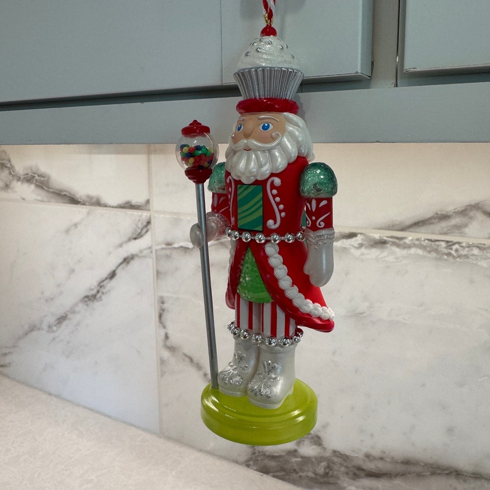 Hallmark Keepsake 2020 Confectionery King Noble Nutcrackers Ornament EUC